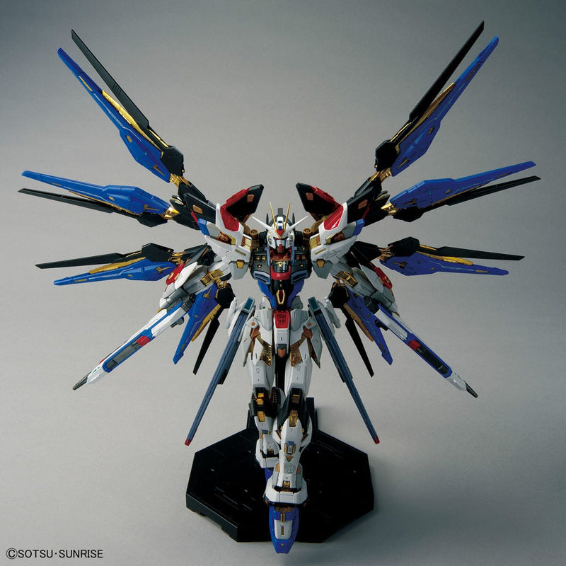 MGEX 1/100 Strike Freedom Gundam - Collector Life - Bandai