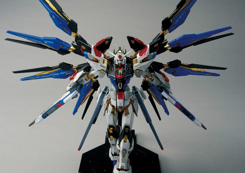 MGEX 1/100 Strike Freedom Gundam - Collector Life - Bandai